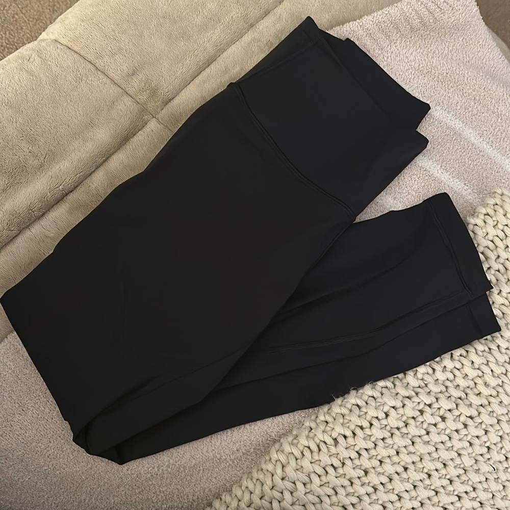 Like New. Only Worn Once. Lululemon Wunder Under HR. Tight 25”. Size 6.